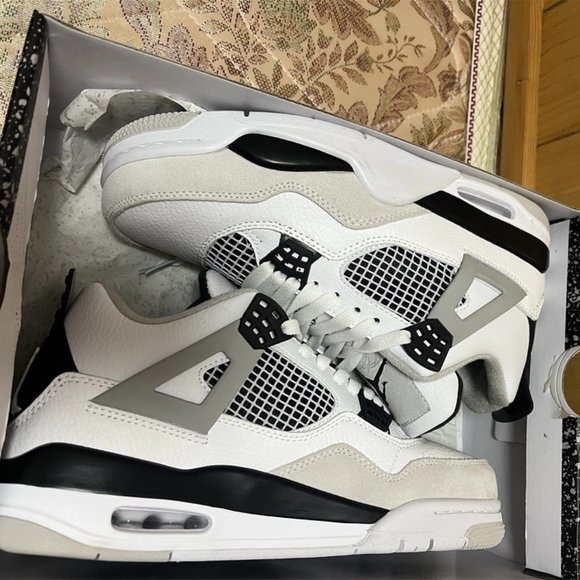 Jordan 4 Retro 